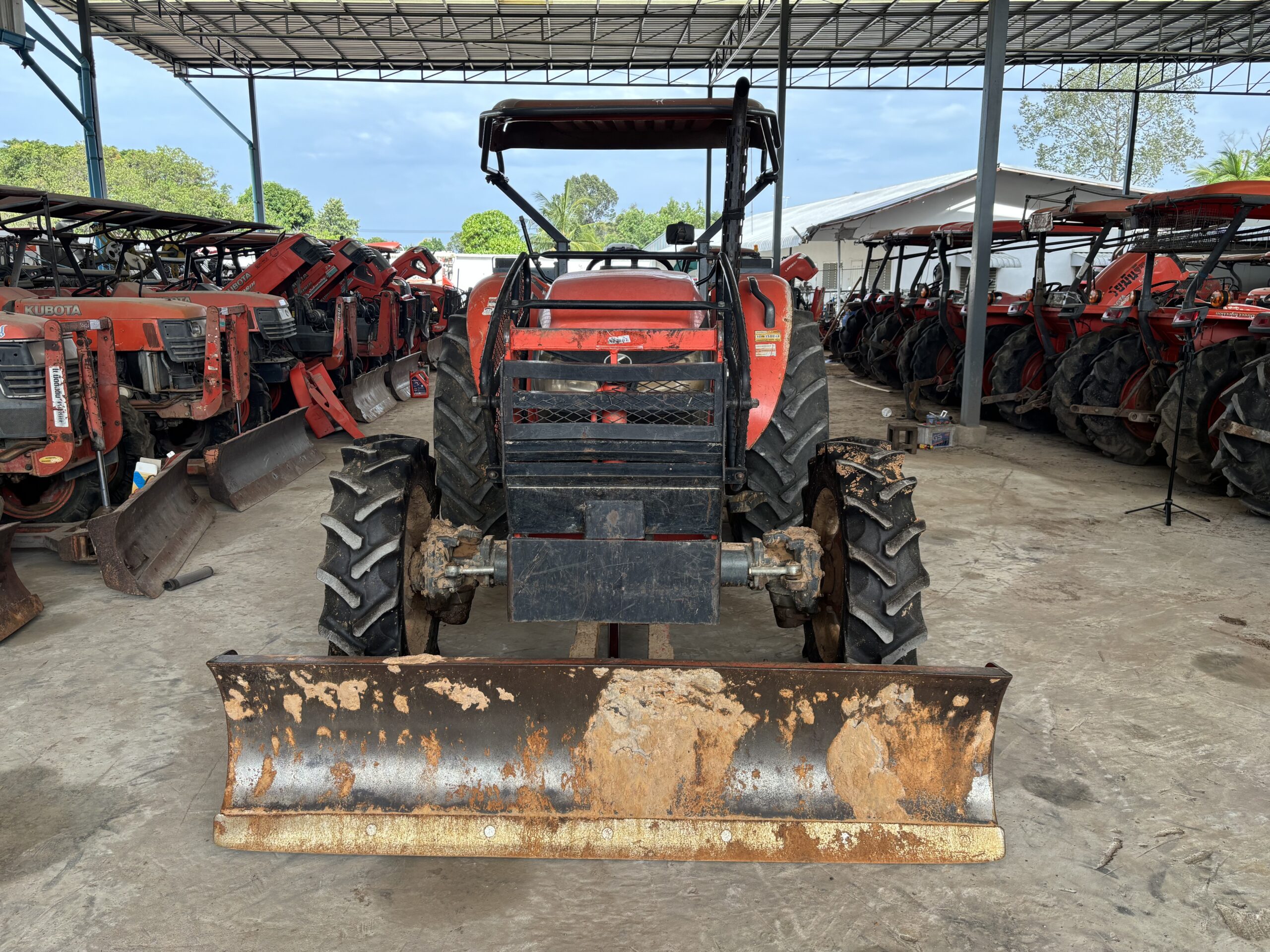 M6040SU used tractor - used-17
